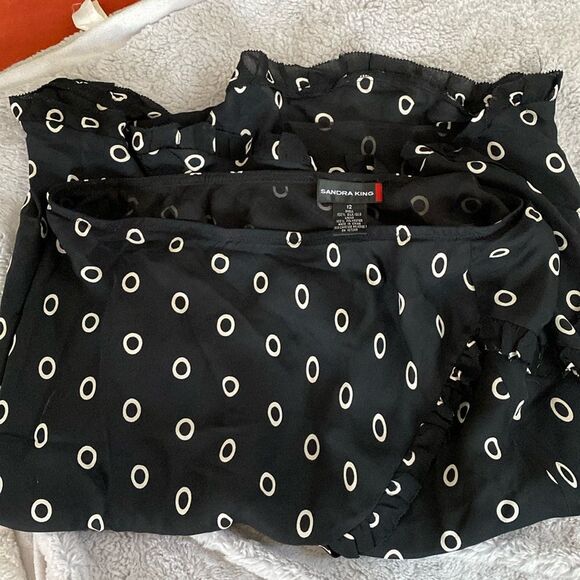 100% Silk Ruffle Skirt by Sandra King. Size 12 - Picture 2 of 7